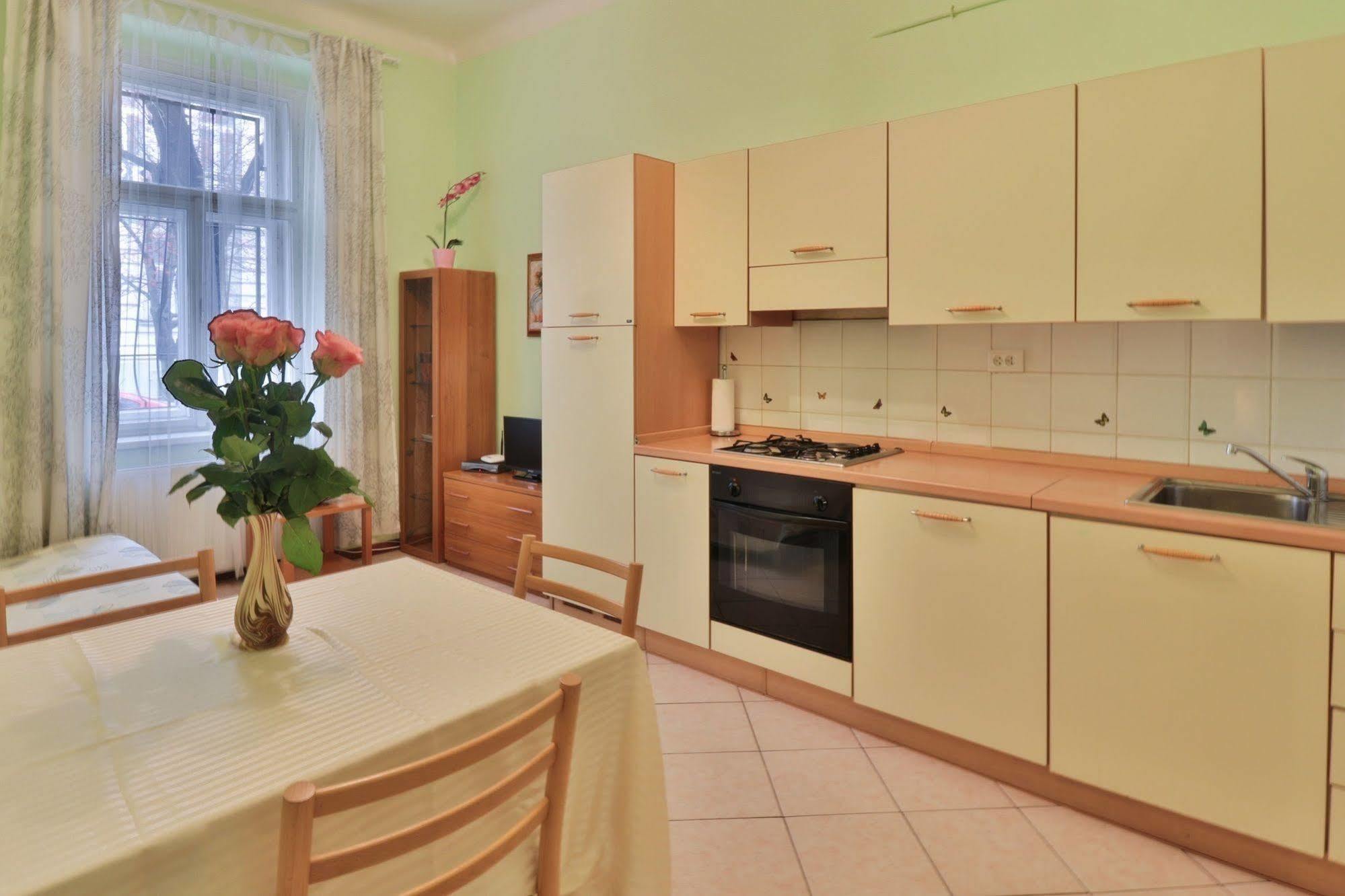Apartment Na Kozacce 6 Praga Exterior foto